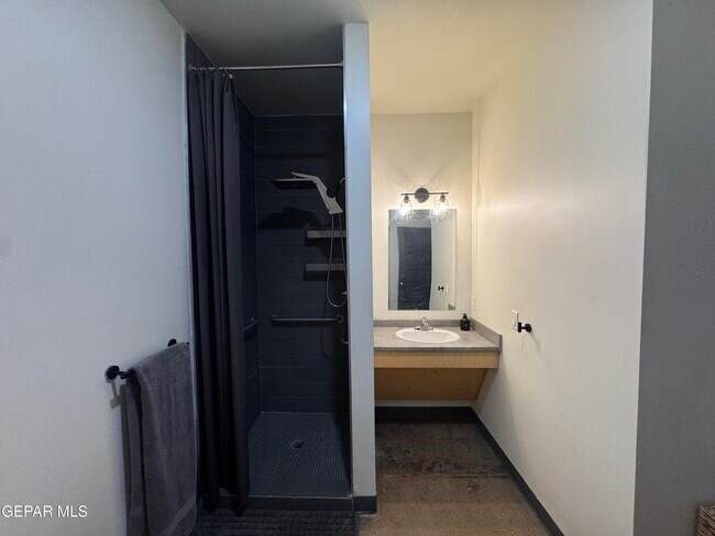 Building Photo - 200 Anthony St