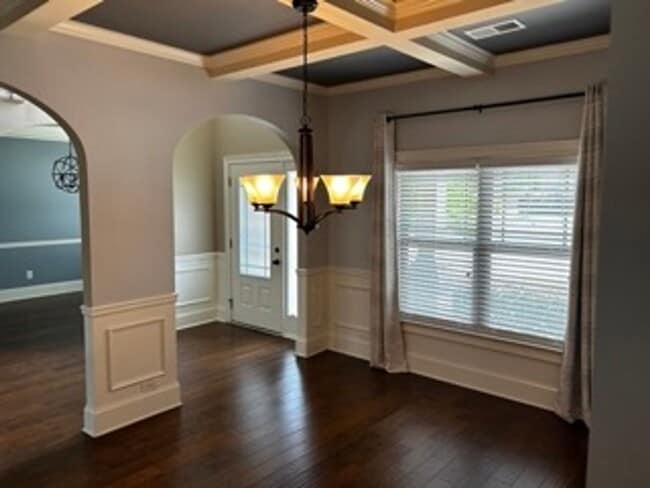 Building Photo - Spacious 5BR/4BA Home in Desirable Lexington Neighborhood – Bright Layout, Great Storage & Prime ...