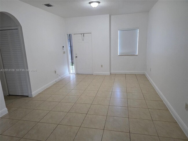 Building Photo - 1351 NW 9th Ct