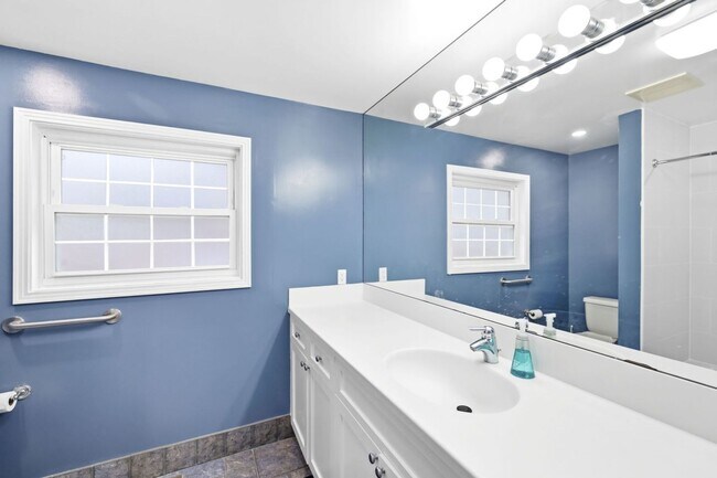 Building Photo - 2973 Arguello Dr