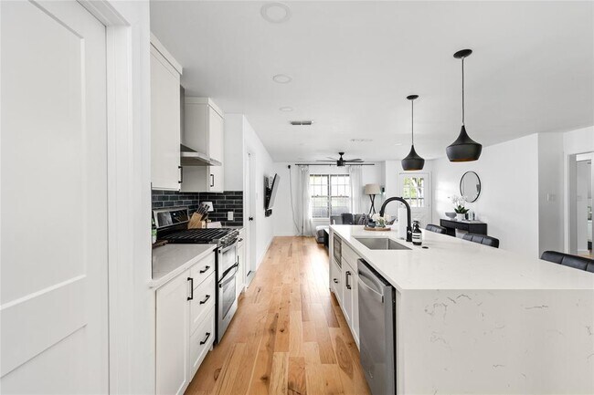 Building Photo - 8704 Clarewood Dr