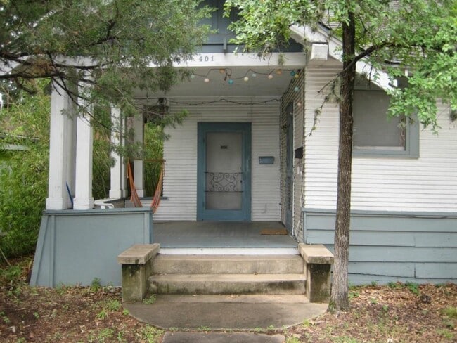 Building Photo - 401 W 38th St