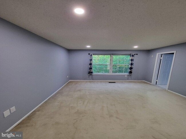 Building Photo - 6 Halstead Pl