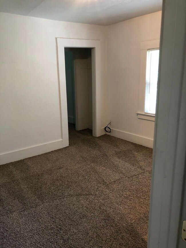 Building Photo - Orient Street