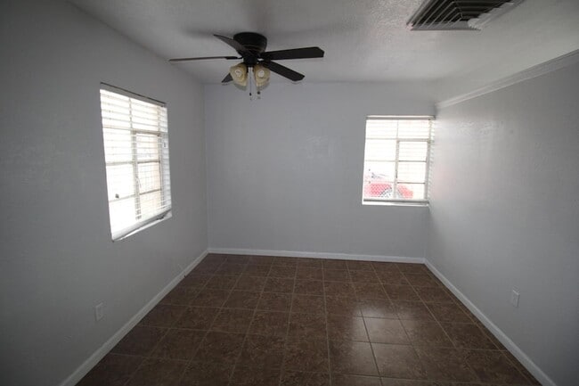 Building Photo - 8907 Old County Dr