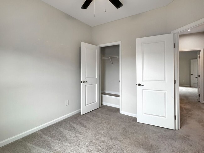 Building Photo - Move-In Ready Townhome with Finished Basem...