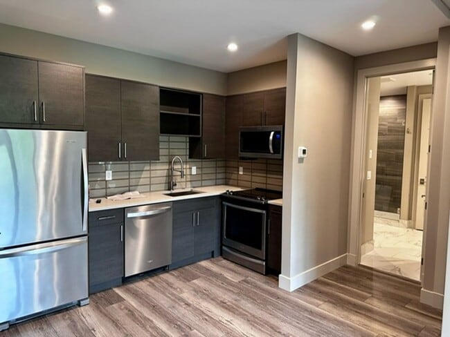 Building Photo - Black Bull Trail One Bedroom One Bathroom Space Available!