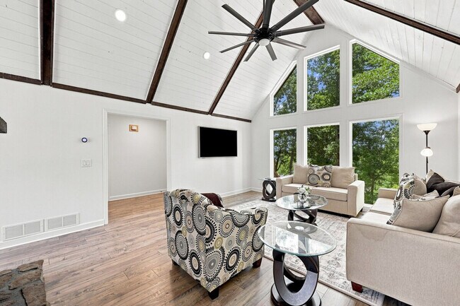 Building Photo - 4225 Twin Rivers Dr