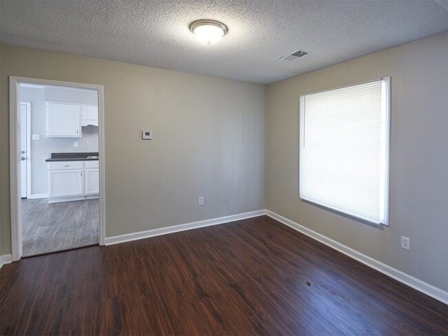 Building Photo - Newly renovated 4 bed, 2 bath home near Germantown with easy access to 385.