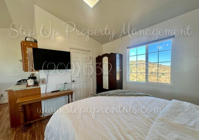 Building Photo - 8440 Ponderosa Way