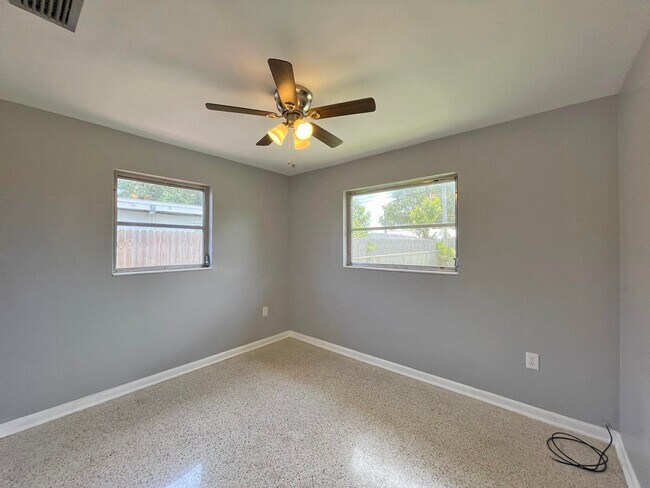 Building Photo - 265 Cherry Ave