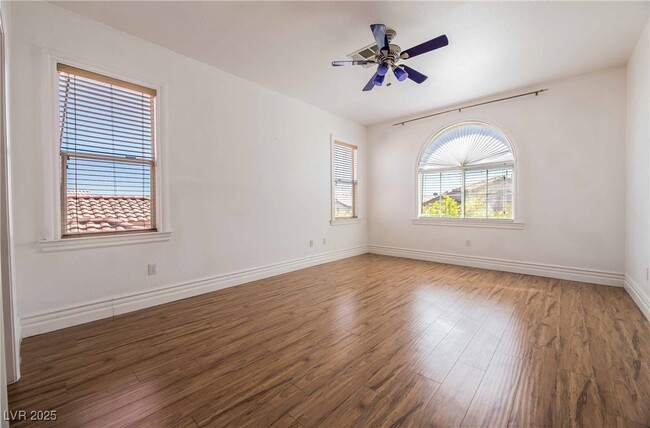 Building Photo - 212 Waterton Lakes Ave