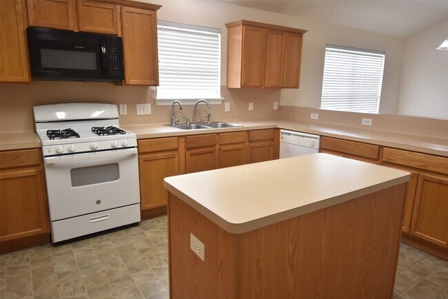 Building Photo - 21399 Forest Colony Dr