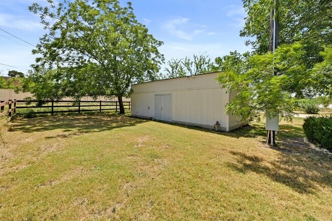 Building Photo - 211 Moore Ln