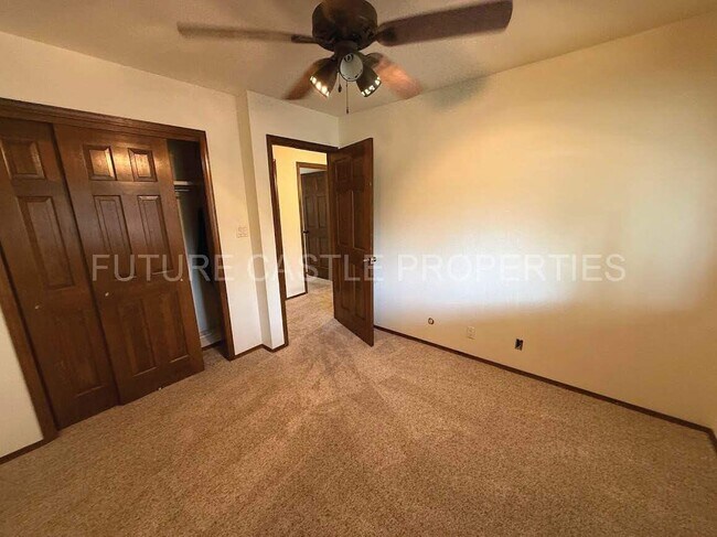 Building Photo - 5021 Calle Del Cielo NE