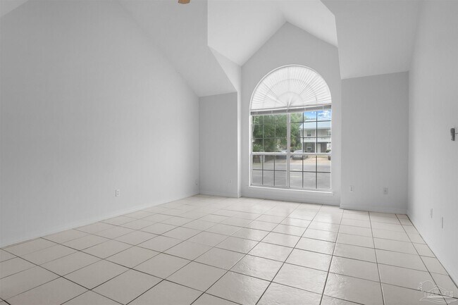 Building Photo - 1356 Redwood Ln