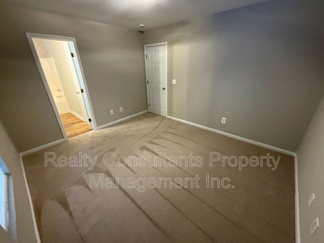 Building Photo - 1019 Manor Dr