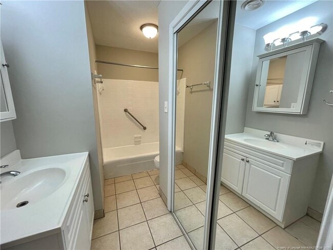 Building Photo - 264 Squire Ln