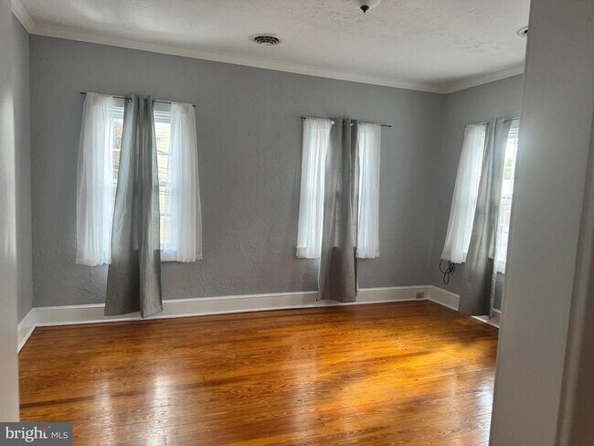 Building Photo - 3 S Church St