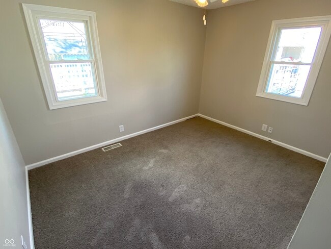 Building Photo - 1036 E Auman Dr