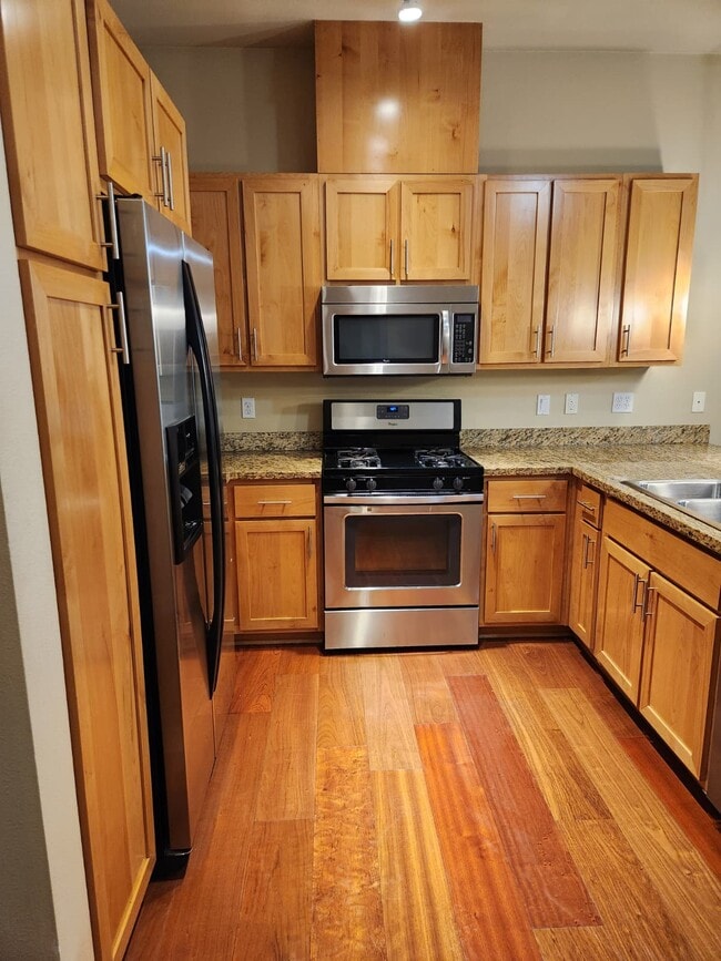 Building Photo - 375 Kirkland Ave