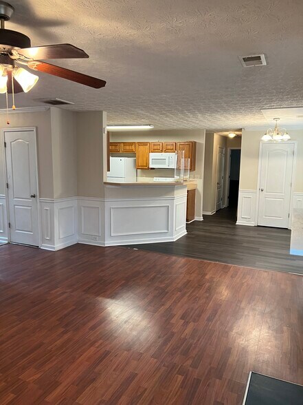 Building Photo - 827 Hannah Ct