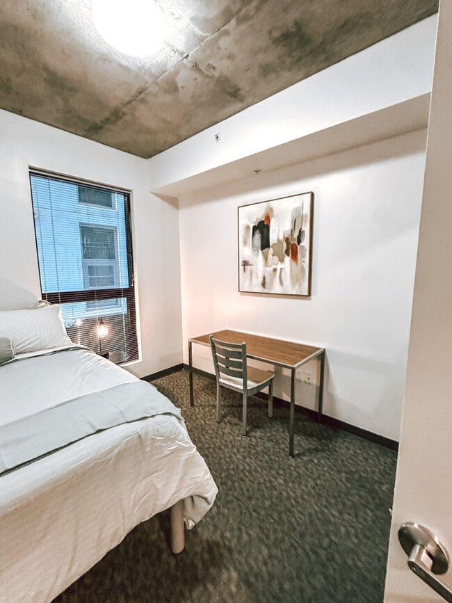 Building Photo - 1031 N Park Ave