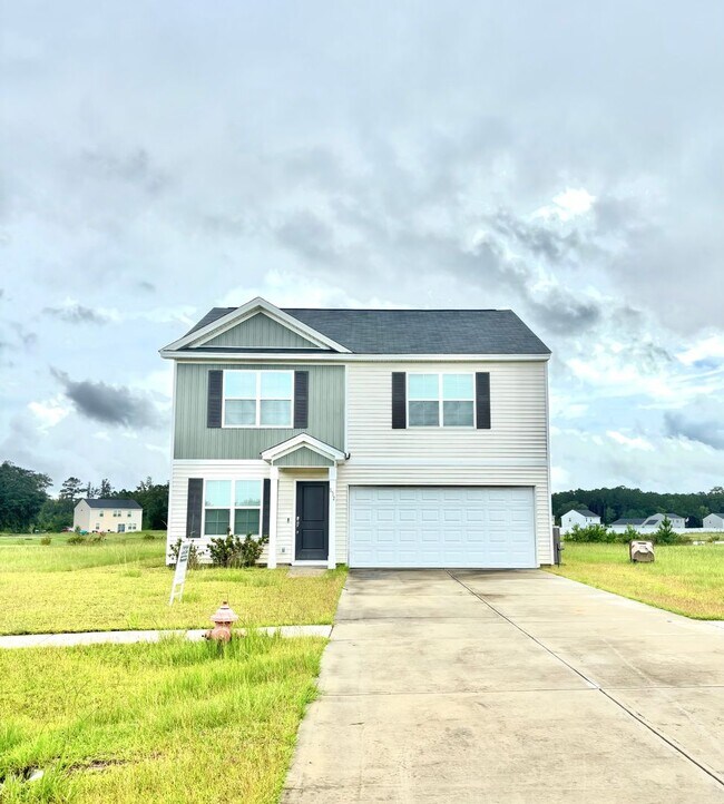 Building Photo - AVAILABLE NOW!