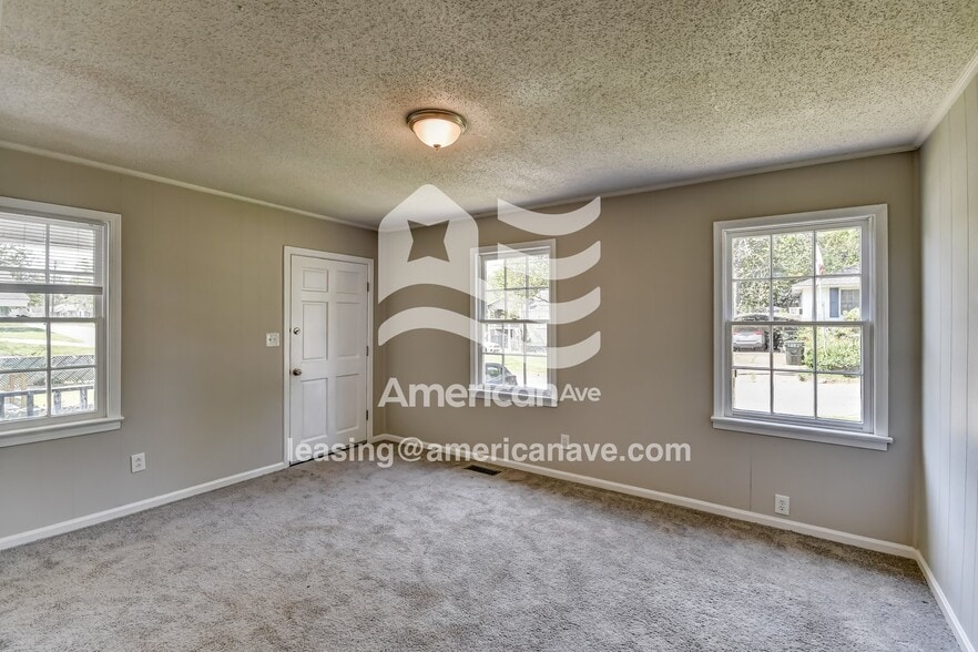 Building Photo - 1615 17th Ave E