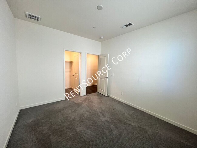 Building Photo - 45016 Marbella St
