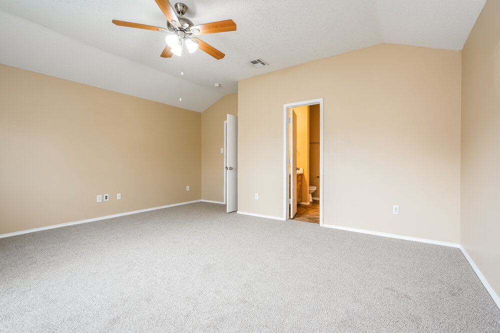 Building Photo - 705 Pine Hollow Dr