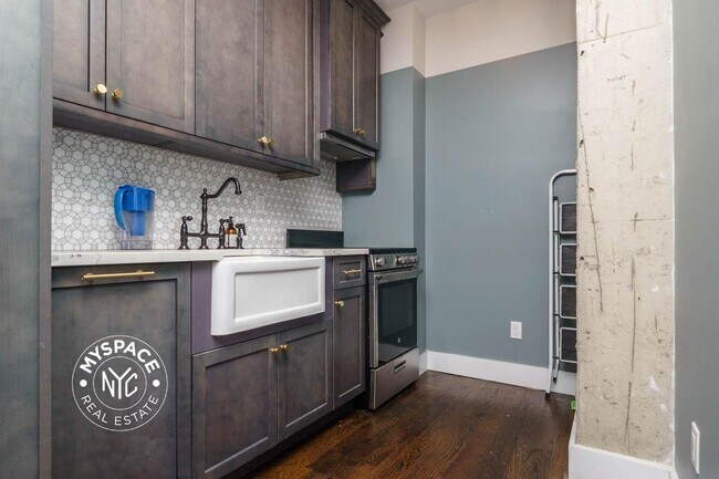 Building Photo - 187 Kent Ave