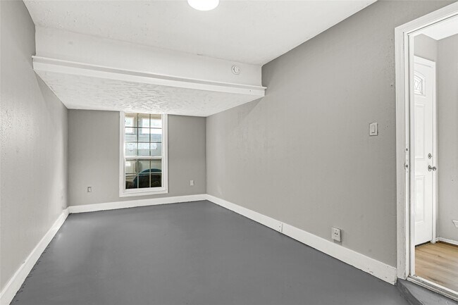 Building Photo - 6507 New World Dr