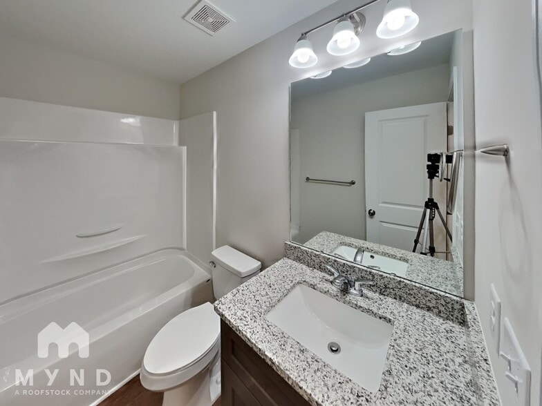 Building Photo - 561 Westside Cir