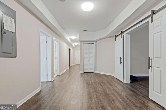 Building Photo - 3266 Cedar Crest Way