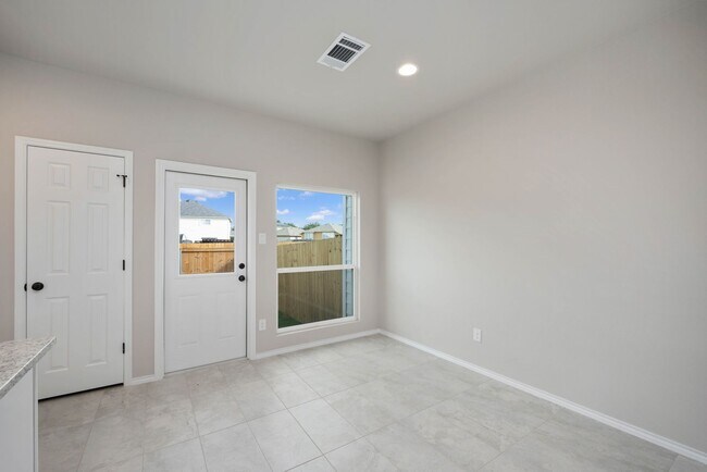 Building Photo - 8615 Valentina Wy