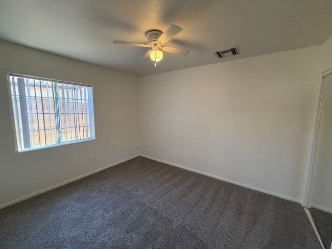 Building Photo - Centrally Located