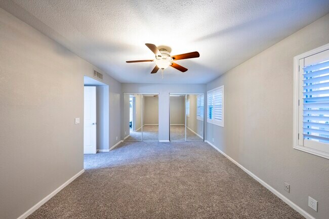 Building Photo - 3728 W Bluefield Ave