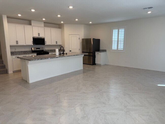 Building Photo - Spacious Home in Belcarra