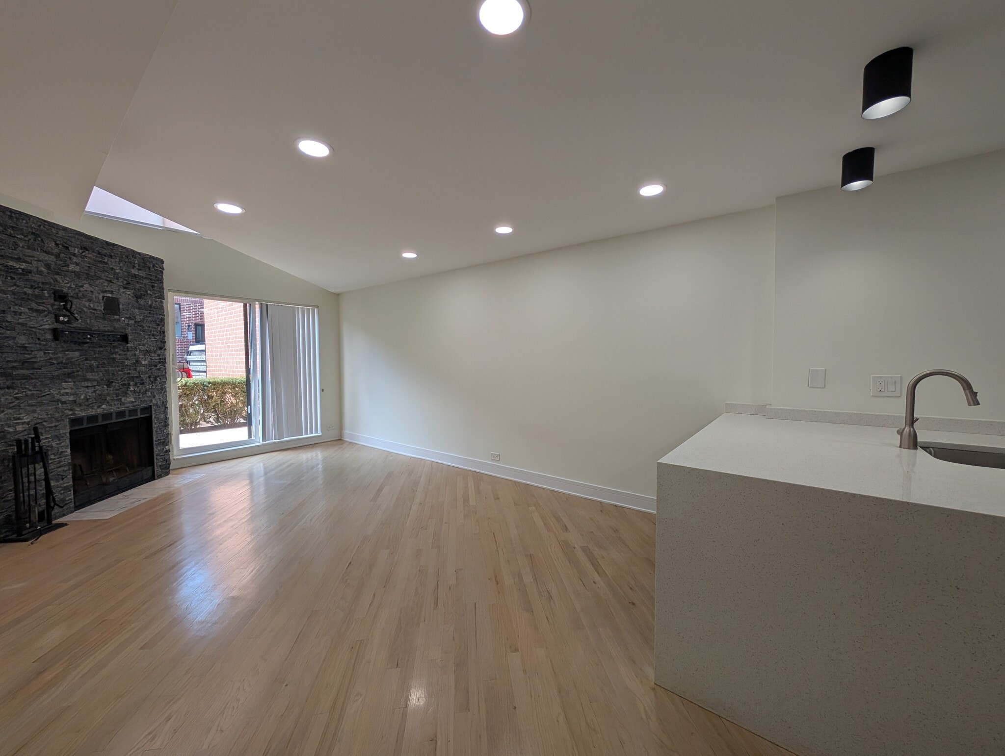 Building Photo - 932 W Grace St