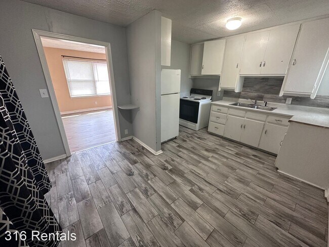 Building Photo - 2 br, 1 bath House - 1307 N Erie