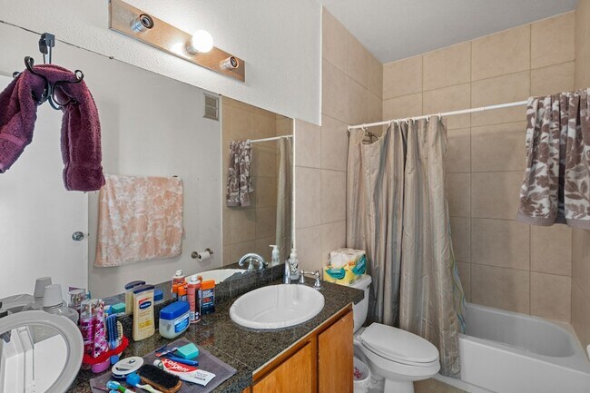 Building Photo - 6602 Harbor Town Dr