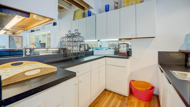 Building Photo - 94 Whiting Ln