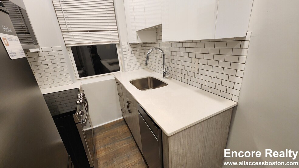 Building Photo - 110 Park St