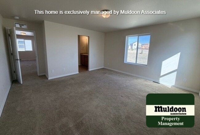 Building Photo - Like new 2-story Home!