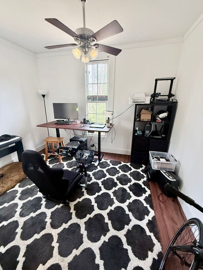 Building Photo - Updated Rare Normaltown Find