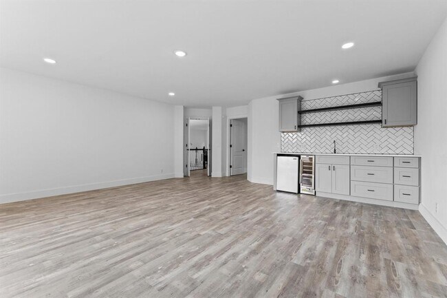 Building Photo - 10909 River Plantation Dr