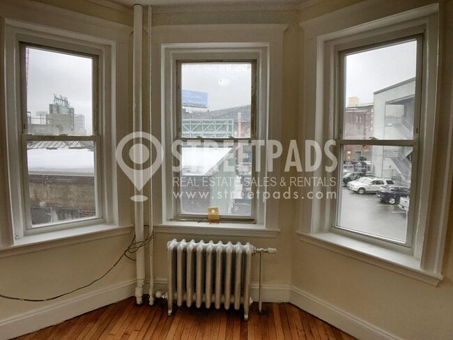 Building Photo - 1 bedroom in Boston MA 02215
