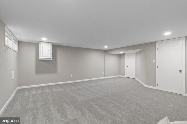 Building Photo - 8119 Clyde Bank Rd