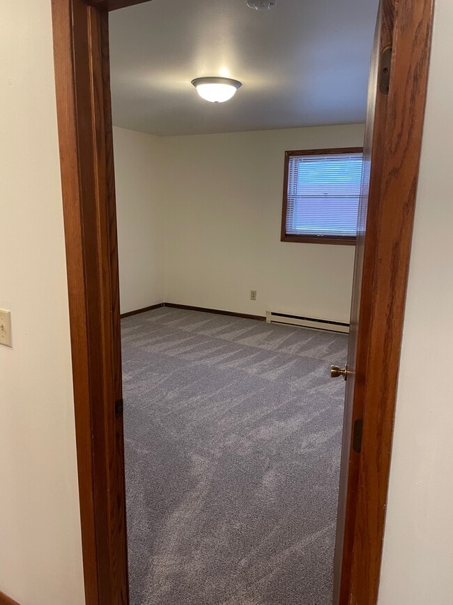 Building Photo - Douglas Creek Apartments LLC